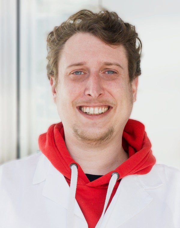 Dr.  Andreas Gloger